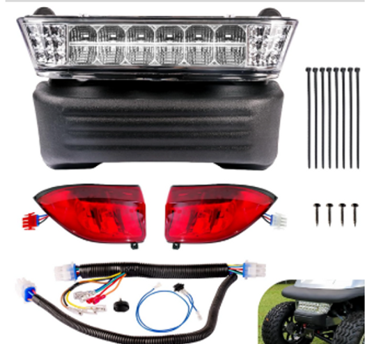 Kit d'éclairage de base pour voiturette de golf Precedent, disponible chez L'Entrepôt du Kart. Comprend tous les composants nécessaires pour une installation complète. Idéal pour améliorer la visibilité et la sécurité de votre voiturette.